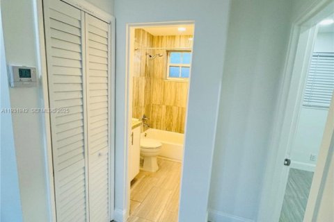 Снять в аренду виллу или дом в Форт-Лодердейл, Флорида 2 спальни, 196.58м2, № 2034630 - фото 11