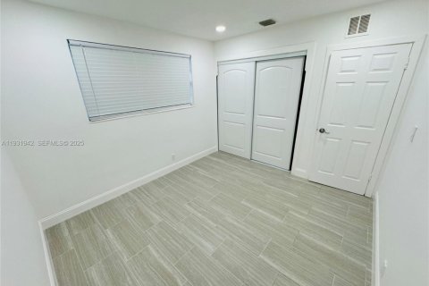 Снять в аренду виллу или дом в Форт-Лодердейл, Флорида 2 спальни, 196.58м2, № 2034630 - фото 17