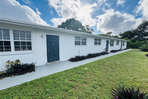 Снять в аренду виллу или дом в Форт-Лодердейл, Флорида 2 спальни, 196.58м2, № 2034630 - фото 19