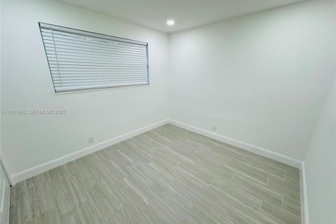 Снять в аренду виллу или дом в Форт-Лодердейл, Флорида 2 спальни, 196.58м2, № 2034630 - фото 15