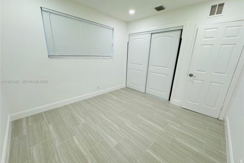 Снять в аренду виллу или дом в Форт-Лодердейл, Флорида 2 спальни, 196.58м2, № 2034630 - фото 14