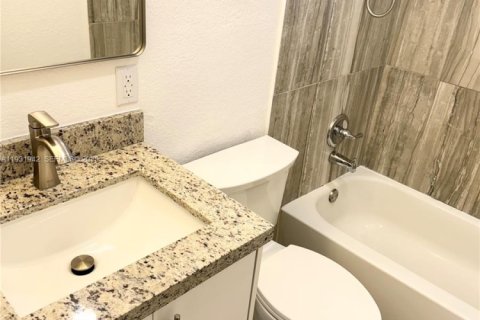 Снять в аренду виллу или дом в Форт-Лодердейл, Флорида 2 спальни, 196.58м2, № 2034630 - фото 9