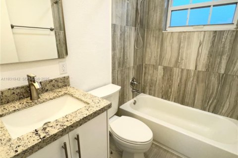 Снять в аренду виллу или дом в Форт-Лодердейл, Флорида 2 спальни, 196.58м2, № 2034630 - фото 7