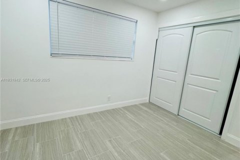 Снять в аренду виллу или дом в Форт-Лодердейл, Флорида 2 спальни, 196.58м2, № 2034630 - фото 13