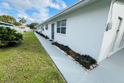 Villa ou maison à louer à Fort Lauderdale, Floride: 2 chambres, 196.58 m2 № 2034630 - photo 24