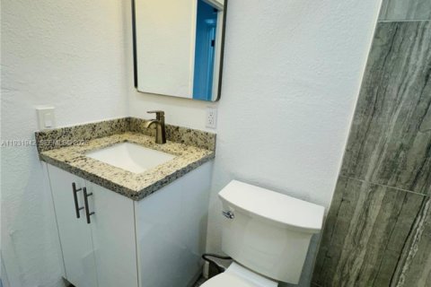 Снять в аренду виллу или дом в Форт-Лодердейл, Флорида 2 спальни, 196.58м2, № 2034630 - фото 8