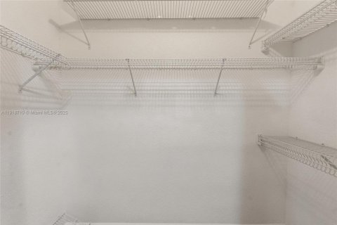 Condominio en alquiler en Weston, Florida, 3 dormitorios, 212.75 m2 № 1974911 - foto 24