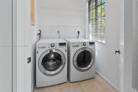 Condominio en alquiler en Weston, Florida, 3 dormitorios, 212.75 m2 № 1974911 - foto 28