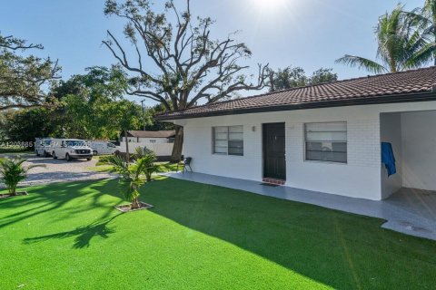 Propiedad comercial en venta en Fort Lauderdale, Florida № 2084955 - foto 10