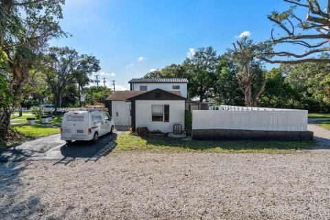 Propiedad comercial en venta en Fort Lauderdale, Florida № 2084955 - foto 6