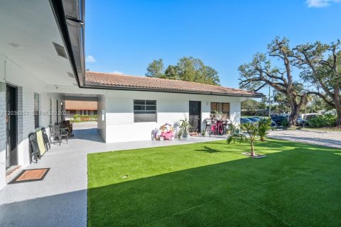 Propiedad comercial en venta en Fort Lauderdale, Florida № 2084955 - foto 9