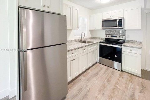 Propiedad comercial en venta en Fort Lauderdale, Florida № 2084955 - foto 11