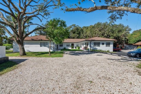 Propiedad comercial en venta en Fort Lauderdale, Florida № 2084955 - foto 4