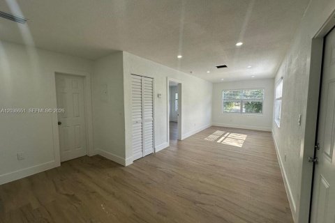 Propiedad comercial en venta en Fort Lauderdale, Florida № 2084955 - foto 14