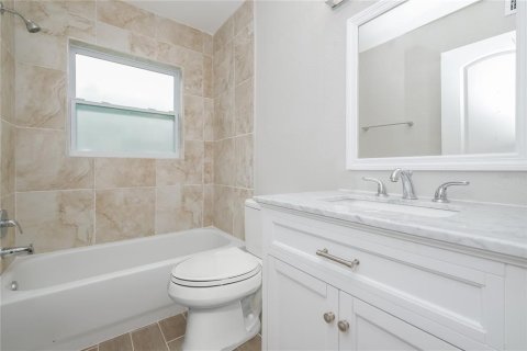 House in Clearwater, Florida 3 bedrooms, 118.08 sq.m. № 1899111 - photo 10