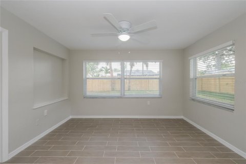 House in Clearwater, Florida 3 bedrooms, 118.08 sq.m. № 1899111 - photo 2