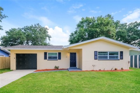 House in Clearwater, Florida 3 bedrooms, 118.08 sq.m. № 1899111 - photo 1