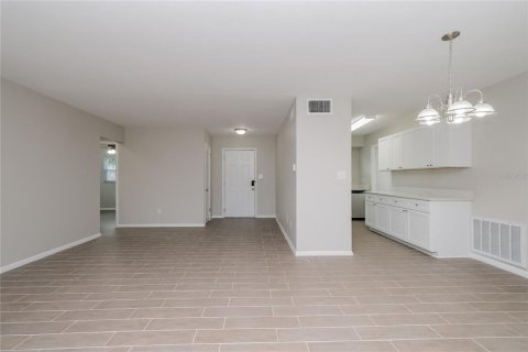 House in Clearwater, Florida 3 bedrooms, 118.08 sq.m. № 1899111 - photo 5