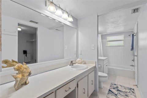 Condo in Sarasota, Florida, 1 bedroom  № 2236200 - photo 25
