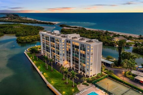 Condo in Sarasota, Florida, 1 bedroom  № 2236200 - photo 2