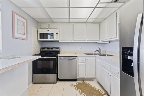 Condo in Sarasota, Florida, 1 bedroom  № 2236200 - photo 8
