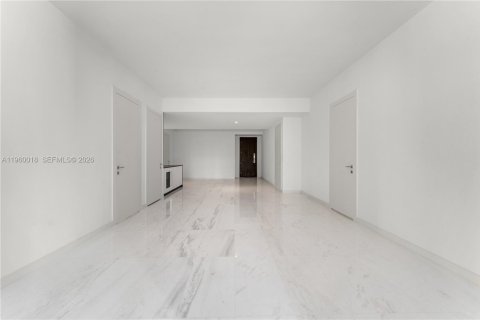 Купить кондоминиум в Майами, Флорида 2 спальни, 146.6м2, № 2090874 - фото 11
