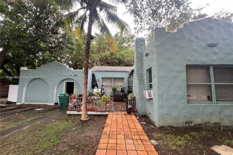 Terreno en venta en Miami, Florida № 1952430 - foto 2