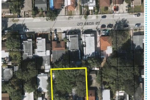 Terreno en venta en Miami, Florida № 1952430 - foto 1
