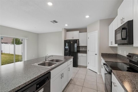 House in Tampa, Florida 4 bedrooms, 173.73 sq.m. № 2211945 - photo 7