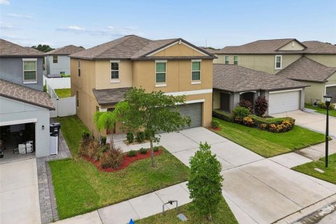 House in Tampa, Florida 4 bedrooms, 173.73 sq.m. № 2211945 - photo 2