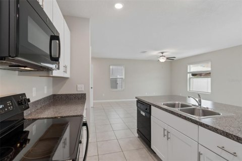 House in Tampa, Florida 4 bedrooms, 173.73 sq.m. № 2211945 - photo 12