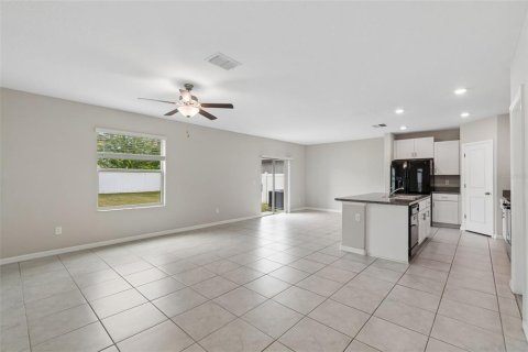 House in Tampa, Florida 4 bedrooms, 173.73 sq.m. № 2211945 - photo 3