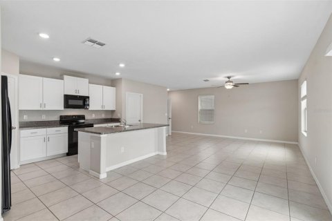 House in Tampa, Florida 4 bedrooms, 173.73 sq.m. № 2211945 - photo 14