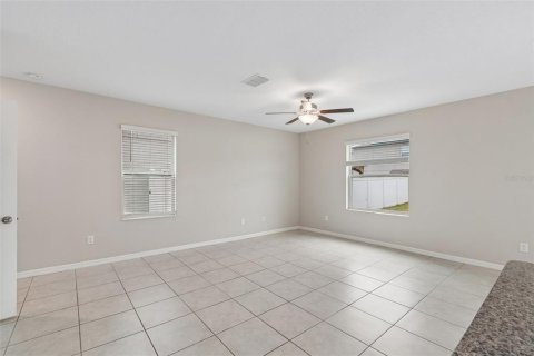 House in Tampa, Florida 4 bedrooms, 173.73 sq.m. № 2211945 - photo 15