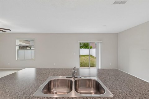 House in Tampa, Florida 4 bedrooms, 173.73 sq.m. № 2211945 - photo 8