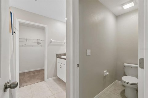 House in Tampa, Florida 4 bedrooms, 173.73 sq.m. № 2211945 - photo 22
