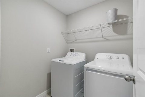 House in Tampa, Florida 4 bedrooms, 173.73 sq.m. № 2211945 - photo 28