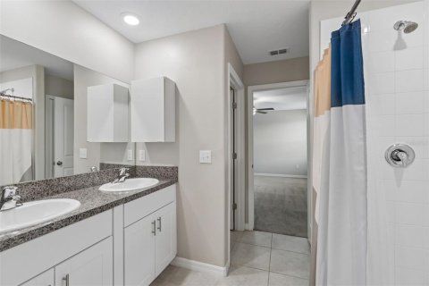 House in Tampa, Florida 4 bedrooms, 173.73 sq.m. № 2211945 - photo 24