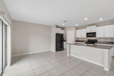 House in Tampa, Florida 4 bedrooms, 173.73 sq.m. № 2211945 - photo 6