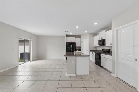 House in Tampa, Florida 4 bedrooms, 173.73 sq.m. № 2211945 - photo 5