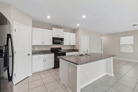 House in Tampa, Florida 4 bedrooms, 173.73 sq.m. № 2211945 - photo 13