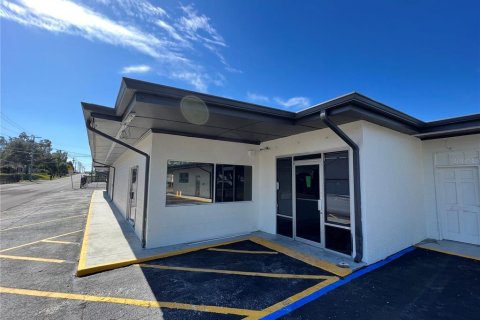 Commercial property in Tampa, Florida 631.46 sq.m. № 891181 - photo 19