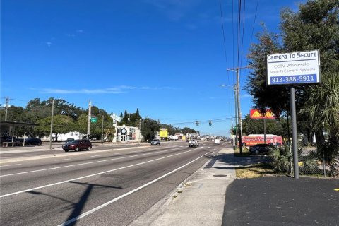 Commercial property in Tampa, Florida 631.46 sq.m. № 891181 - photo 13