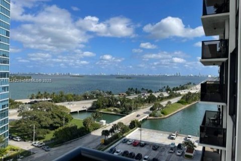 Снять в аренду кондоминиум в Майами, Флорида 1 спальня, 70.33м2, № 1992463 - фото 1