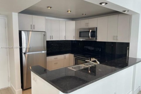 Снять в аренду кондоминиум в Майами, Флорида 1 спальня, 70.33м2, № 1992463 - фото 3