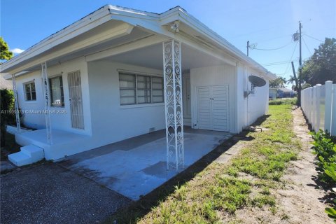 Villa ou maison à vendre à Riviera Beach, Floride: 2 chambres, 83.05 m2 № 1964462 - photo 3
