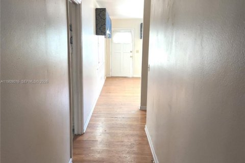 House in Riviera Beach, Florida 2 bedrooms, 83.05 sq.m. № 1964462 - photo 11