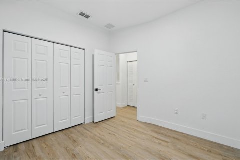 Townhouse in Tamarac, Florida 3 bedrooms, 142.7 sq.m. № 1836094 - photo 12