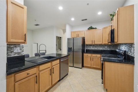 Townhouse in Tamarac, Florida 3 bedrooms, 142.7 sq.m. № 1836094 - photo 5