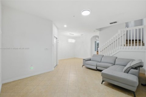 Townhouse in Tamarac, Florida 3 bedrooms, 142.7 sq.m. № 1836094 - photo 19